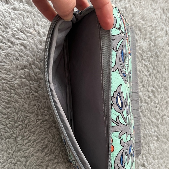 Vera Bradley Fan Flowers Wallet/Wristlet/Crossbody - Picture 3 of 6